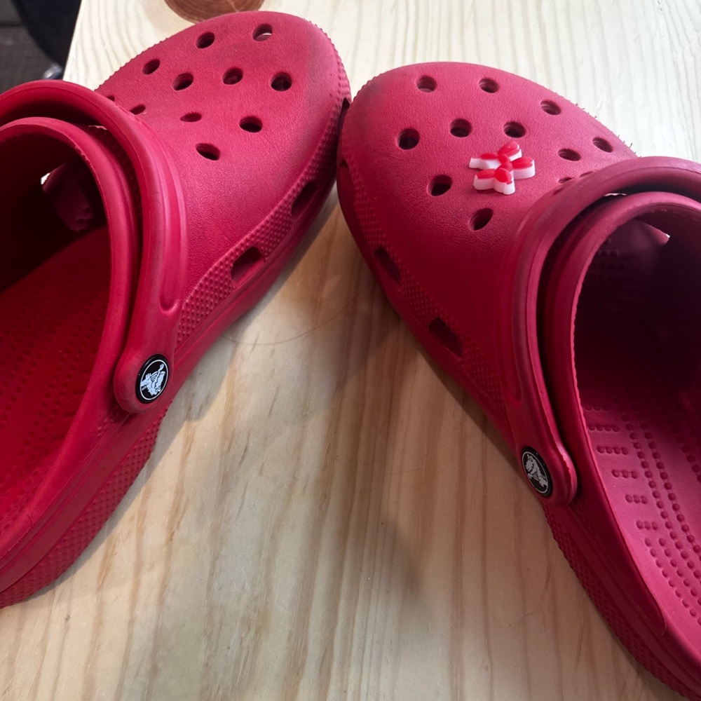 Red crocs - Picture 6 of 7
